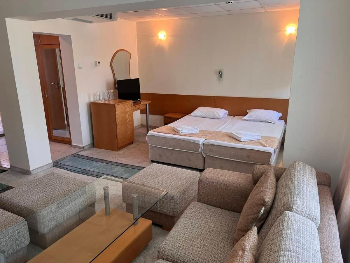 Хотел Диамант Hotel Diamond บัลชิค ภายนอก รูปภาพ